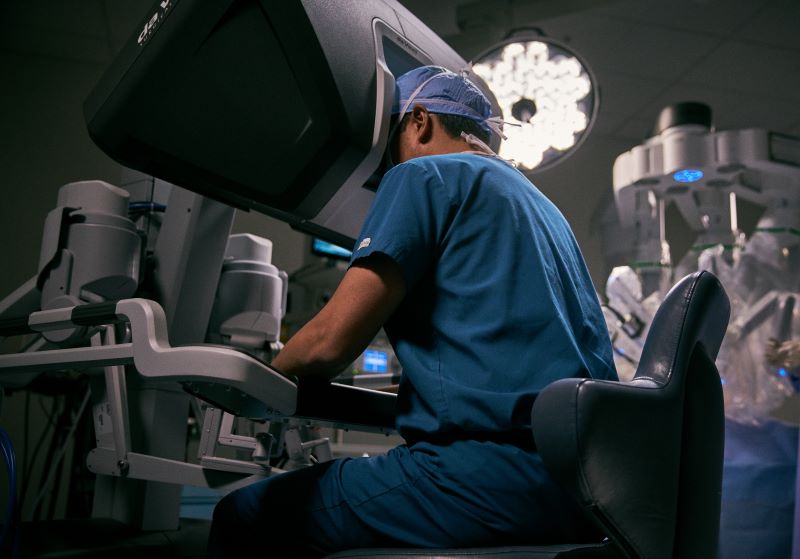 Surgeon at da Vinci console